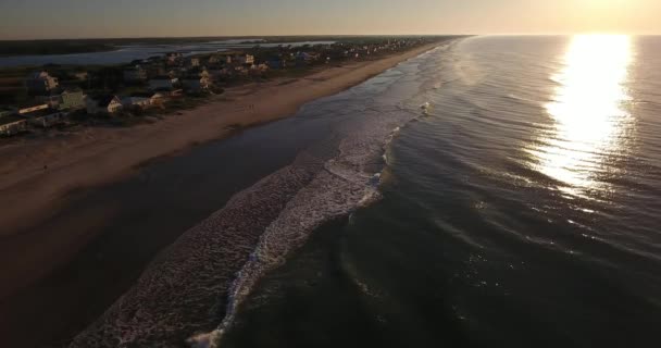 Am frühen Morgen vorwärts Luftaufnahme Aufnahme topsegel Insel — Stockvideo