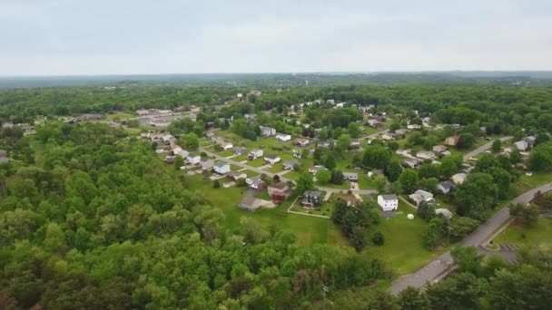 Aerial Morning Overcast Establishing Shot Vecindario típico de Pennsylvania — Vídeos de Stock