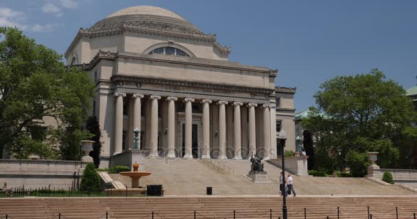 Dia que estabelece tiro do Campus da Universidade de Columbia — Vídeo de Stock