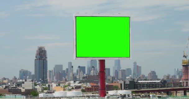 Dag att upprätta skott grön skärm Billboard i New York City — Stockvideo