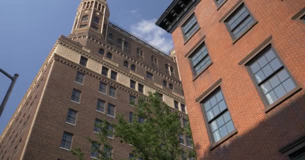 Bajo ángulo Establecimiento de Shot Brooklyn Apartamentos — Vídeos de Stock