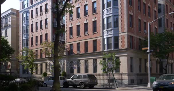 Dia Exterior de Upscale Apartamento Edifício em Brooklyn — Vídeo de Stock