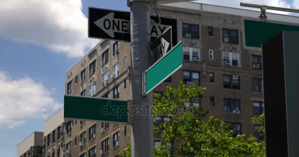 Blank Generic Road Sign Street Locator a Manhattan — Video Stock