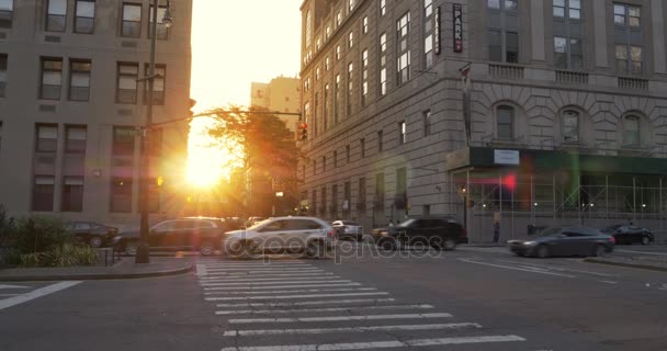 Zonsondergang vaststelling van schot Over Boerum plaats in Brooklyn Heights — Stockvideo