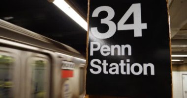 34th Street İstasyonu'na çıkış yapan metro görüntüsünü oluşturma