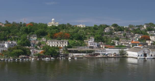 Att upprätta skott av kubanska landskap och Havanna Port Bay — Stockvideo