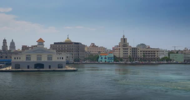 Brede vaststelling van schot van Havana Cuba Skyline van de haven — Stockvideo