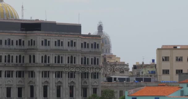 Dolly Einspielung der Kapitol-Kuppel in Havanna Kuba — Stockvideo