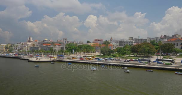 Breed Dolly High Angle tot de oprichting van schot van Havana Cuba Skyline — Stockvideo