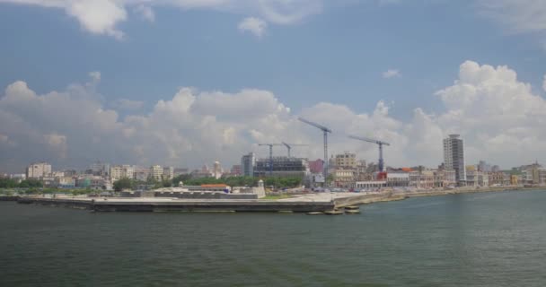 High Angle Wide Dolly Establishing Shot of Havana Cuba Skyline — Stock Video