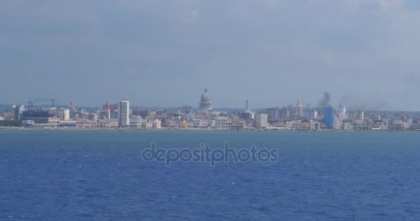 Larga muñeca estableciendo tiro de la línea costera de La Habana Cuba — Vídeos de Stock