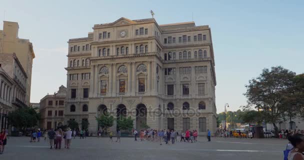 Tag Einrichtungsaufnahme des San Francisco Square in Havanna Kuba — Stockvideo