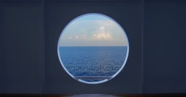 Deniz Cruise Gemi Porthole bakan