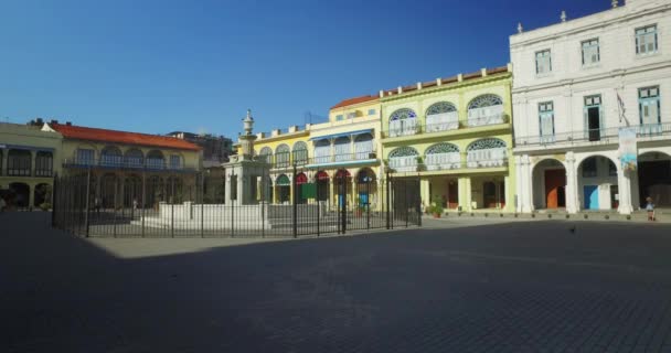 Datime toma de la Plaza de la Ciudad Vieja de La Habana — Vídeo de stock