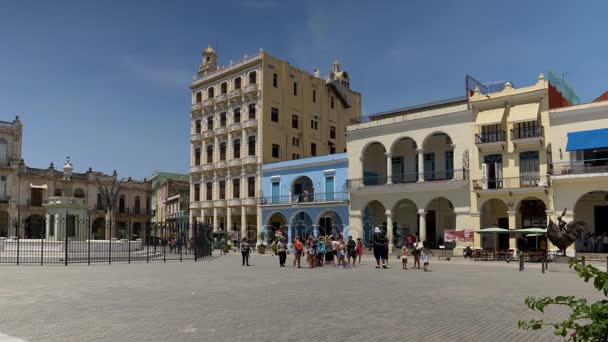 Havana Cuba Circa July 2017 Daytime Exterior Establishing Shot Tourists — Stock Video