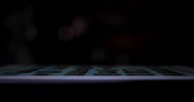 Dramatik profil görünümü resimleri dokunmatik Tablet PC'de görüntüleme