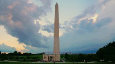 Washington Anıtı görünümünü Timelapse fırtına yaklaşırken akşam