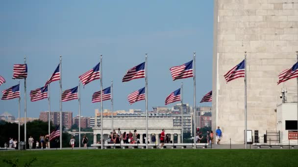 Lang Shot van het Lincoln Memorial en Washington Monument — Stockvideo