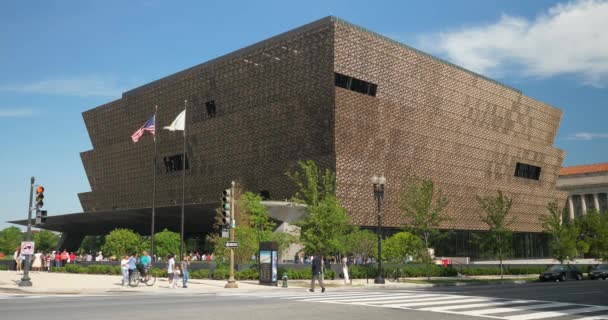 Ημέρα εξωτερικό πυροβολισμό Εθνικό Μουσείο αφρικανικής αμερικανικής ιστορίας και πολιτισμού για την ίδρυση — Αρχείο Βίντεο