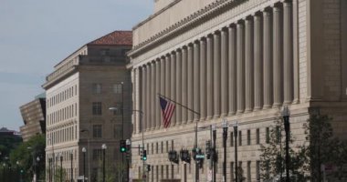 Atış Ticaret Bakanlığı binasının kuran yan görünüm