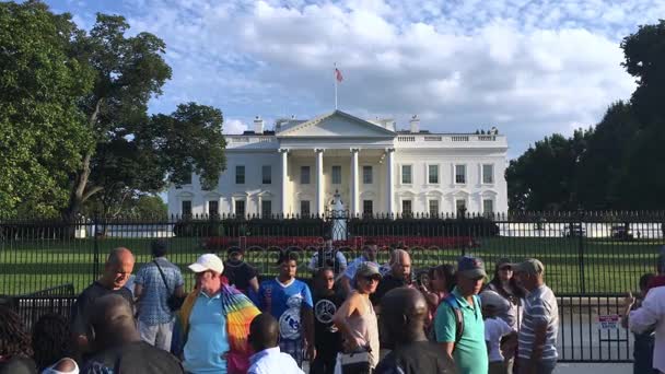 Turistas en Pennsylvania visitan la Casa Blanca — Vídeos de Stock