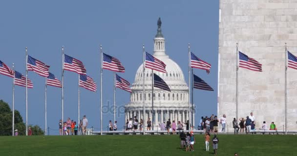 Long Slow Motion Establishing Shot of Capitol Dome e Monumento a Washington — Vídeo de Stock