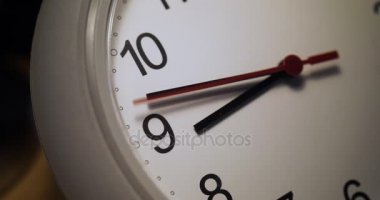 Saat ikinci el keneler art arda sıkışmış