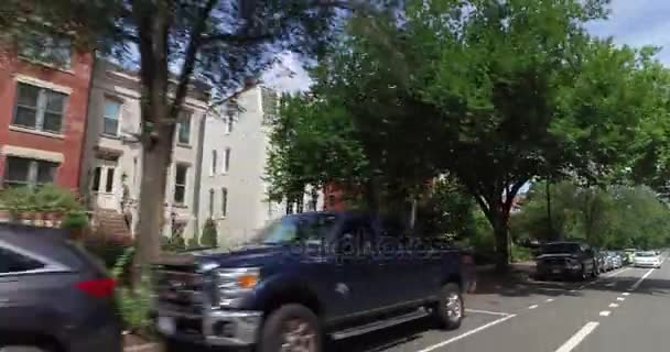 Zadní profil pohled typické obytných domů na Capitol Hill — Stock video