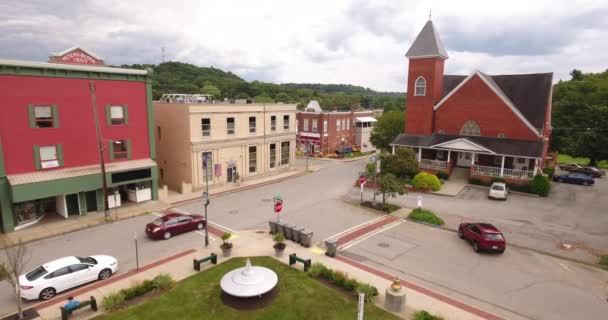 Vista aérea de la pequeña ciudad de Marte Pennsylvania — Vídeo de stock