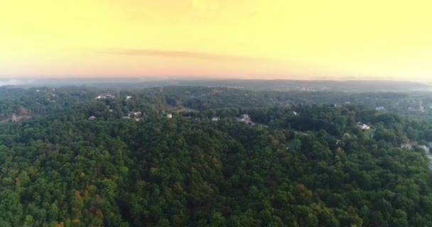 Vista aérea hacia adelante del paisaje occidental de Pensilvania — Vídeos de Stock