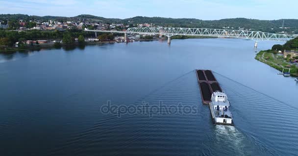High Angle Wide Establishing Shot of Coal Barge on Ohio River — Stock Video