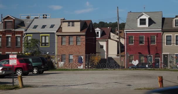 Rij huizen van Pittsburgh South Side district — Stockvideo