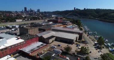 Yavaş ileri hava atış Pittsburgh Skyline kurulması