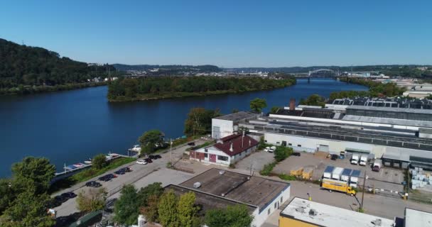 Day Aerial Establishing Shot do Parque Industrial West End de Pittsburgh — Vídeo de Stock