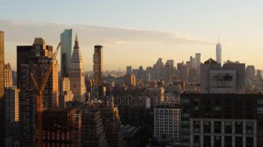 Dramatik gündüz gece Timelapse görünümü aşağı Manhattan ve özgürlük Kulesi