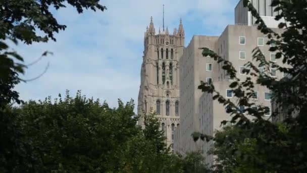 Día en que se establece la toma de la iglesia Riverside en el Alto Manhattan — Vídeo de stock