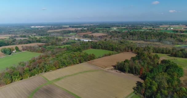 Reverse Shot estabelecendo aérea das terras agrícolas de Ohio — Vídeo de Stock