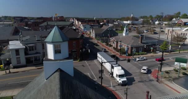 Laterally-Moving Dolly Aerial Establishing Shot of Small Town Salem Ohio USA — Stock Video