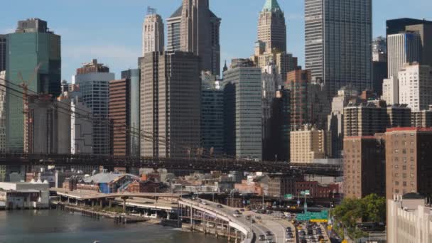 Long Establishing Shot de FDR Drive y Manhattan Skyline — Vídeo de stock