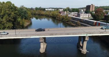 Profil görünümü Trafik memuru Mccray Rob Memorial Köprüsü üzerinde