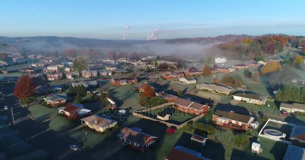 凍りつくような朝の空中ショット典型的なペンシルバニア近所の確立 — ストック動画