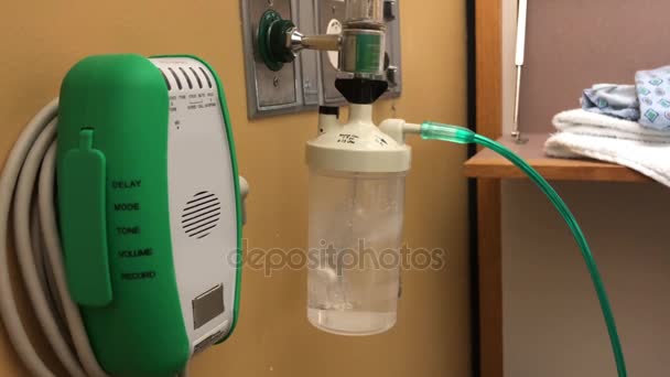 Kyslíku stroj v nemocničním pokoji — Stock video