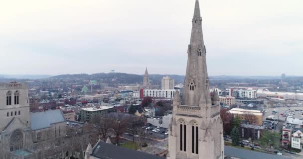 Day Aerial Establishing Shot of Calvary Episcopal Church — Stock Video