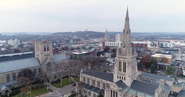 Gün hava atış Calvary Episcopal Kilisesi'nin kurulması — Stok video