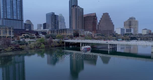 Slow Forward Stabilimento Colpo di Riverboat sul fiume Colorado ad Austin — Video Stock