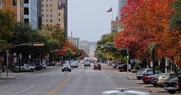 Pohled dolů Congress Avenue v centru města Austin Texas — Stock video