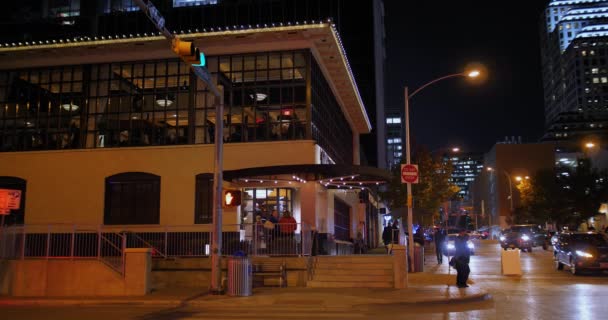 Night Establishing Shot of a Corner Bar Restaurant in Austin — Stock Video
