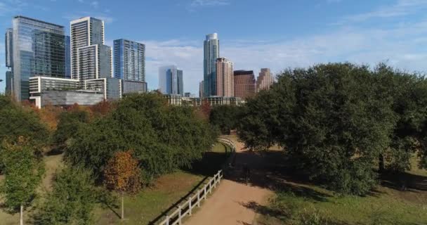Veduta drammatica di Austin City Skyline il giorno d'autunno — Video Stock