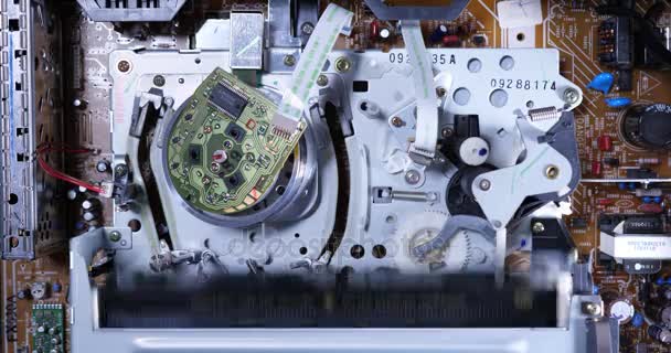 Vue intérieure de la bande VHS insérée dans le magnétoscope Top Off — Video