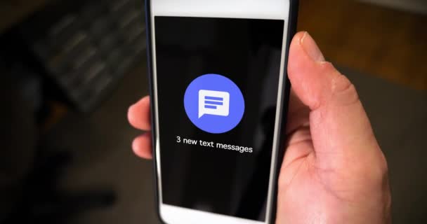 Närbild Smartphone skärmen ny textmeddelanden — Stockvideo